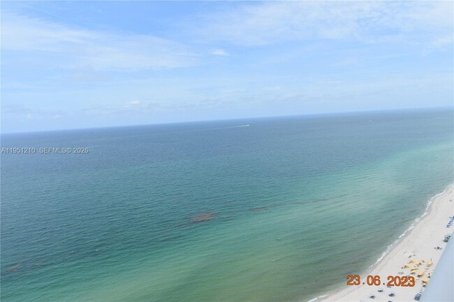 Foto del edificio - 6365 Collins Ave