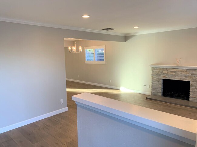 Foto del edificio - Newly Remodeled 3 Br 2 Ba Home in West Hills