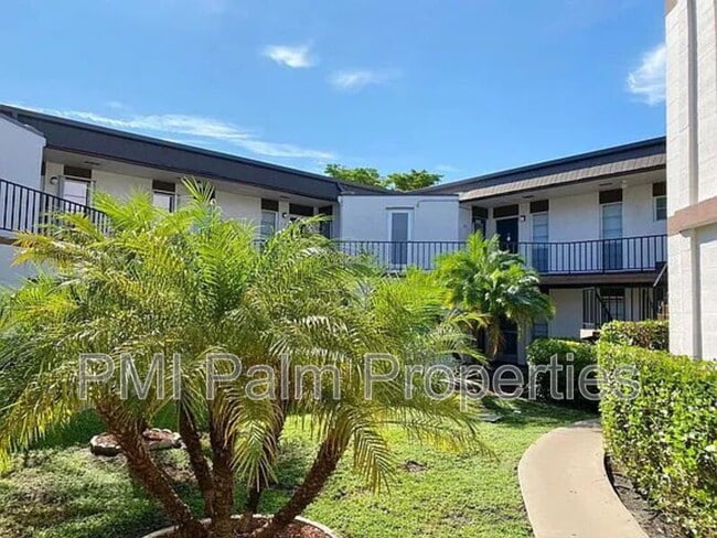 Foto del edificio - 7 Greenway Village N