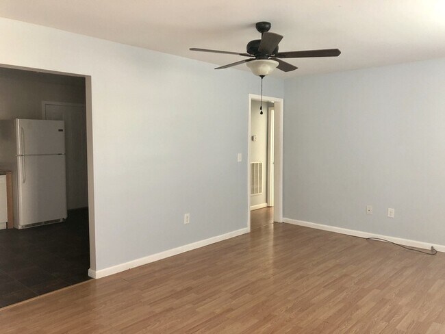 Building Photo - 745 Linden Green Dr