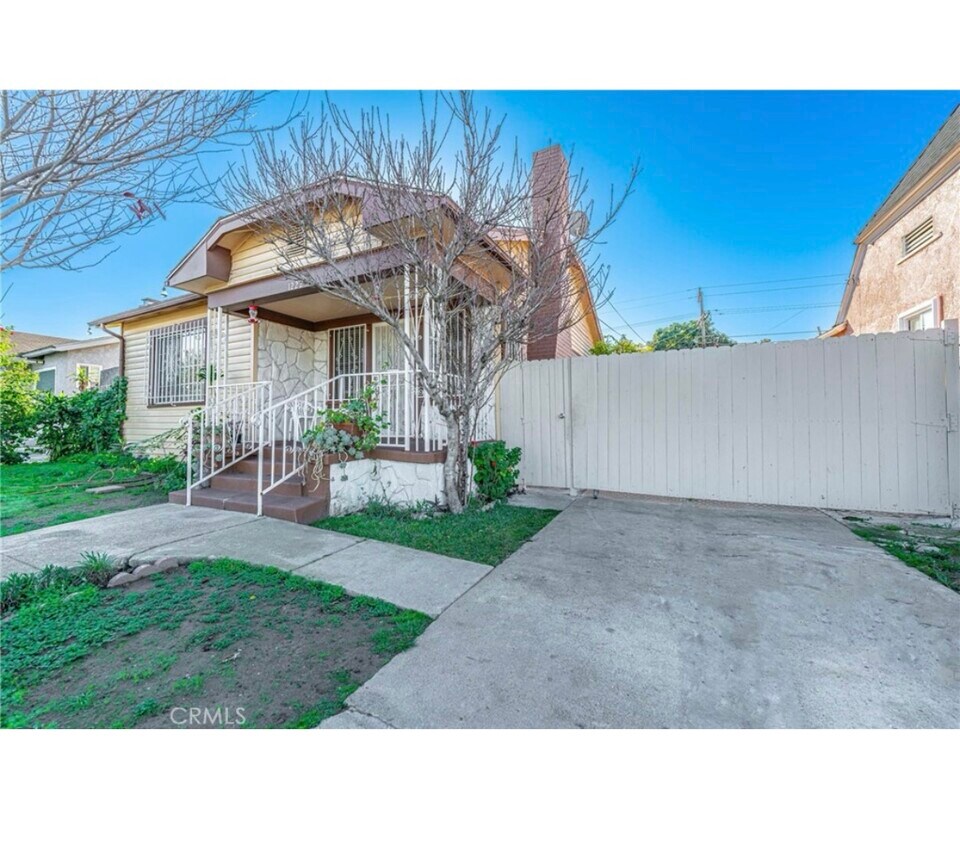 Front of House - 1222 W 75th St