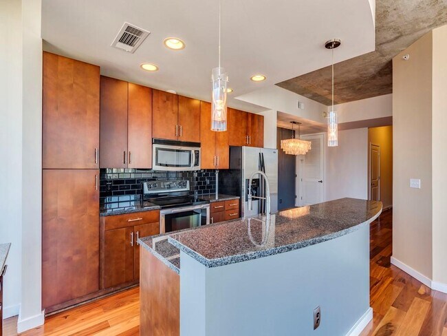 Building Photo - 360 Nueces St