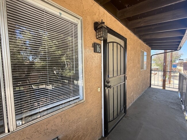 Building Photo - Palmdale Apartment 2 bedroom