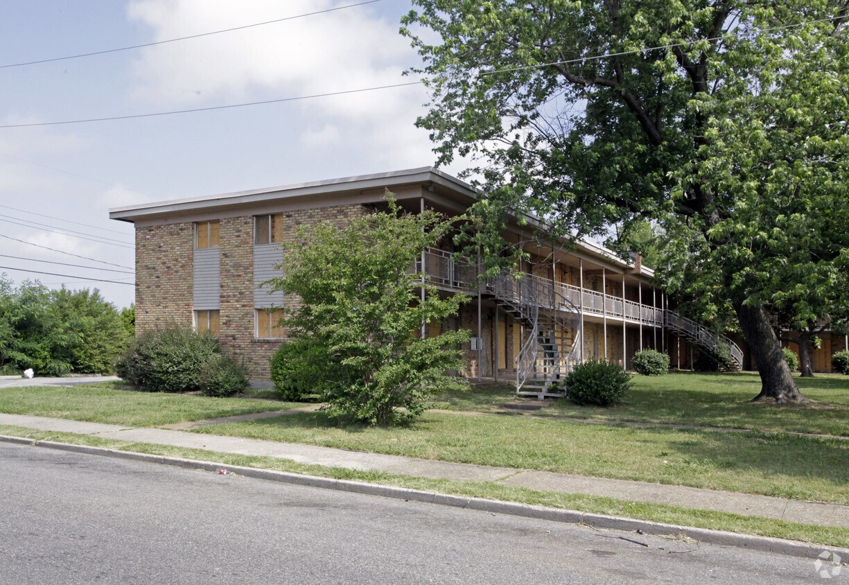 Primary Photo - Capri Apartments