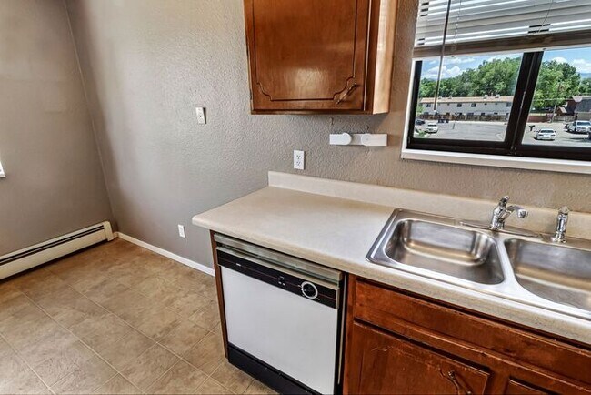 Foto del edificio - Charming 2-Bedroom Apartment in Prime Clifton Location