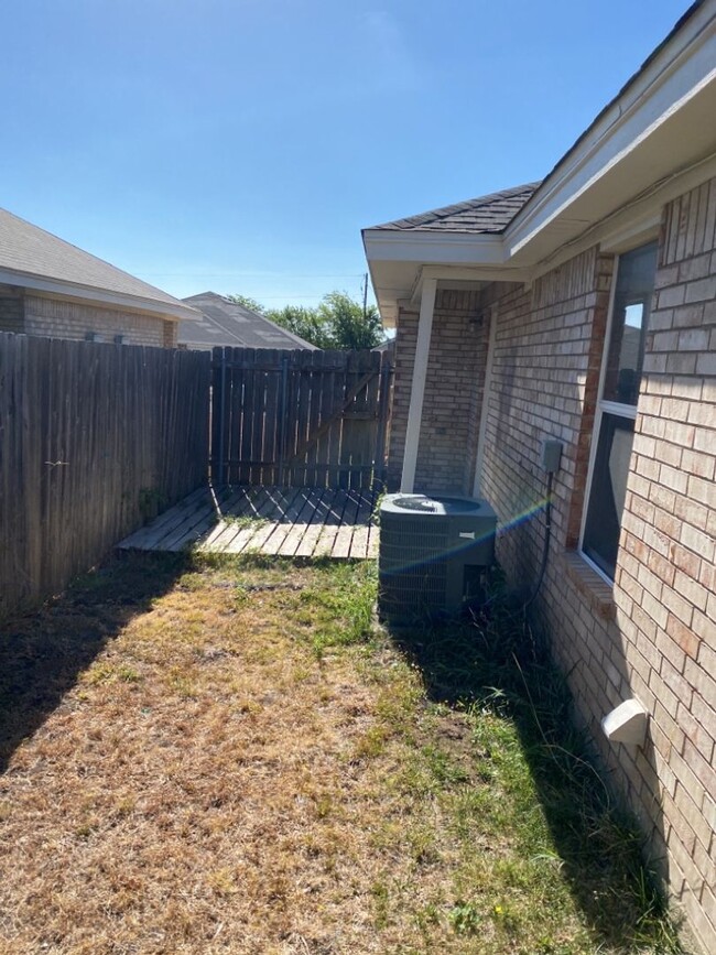 Building Photo - 2801 Seabiscuit Dr