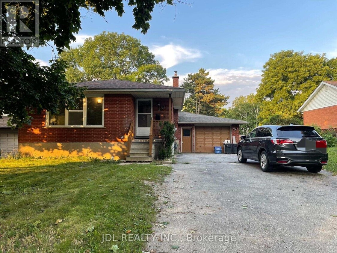 Primary Photo - 384 Albert St