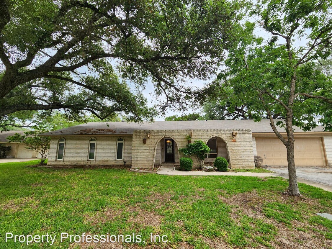 Foto principal - 3 br, 2 bath House - 410 Saddletree Dr.