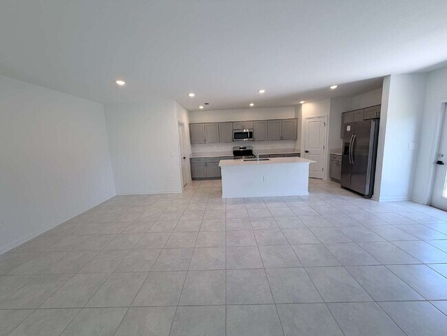 Foto del edificio - Available for Rent 5 spacious bedrooms and 2.5 bathrooms