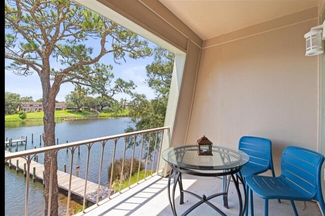 Building Photo - 210 Pelham Rd