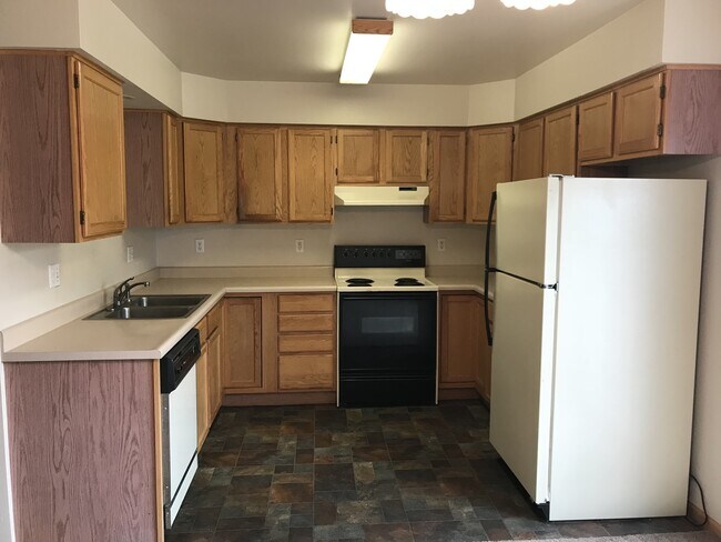 Foto del edificio - FALL 2026 AVAILABILITY!!!  2 bedroom, 2.5 bath condominium on Iowa City's east side