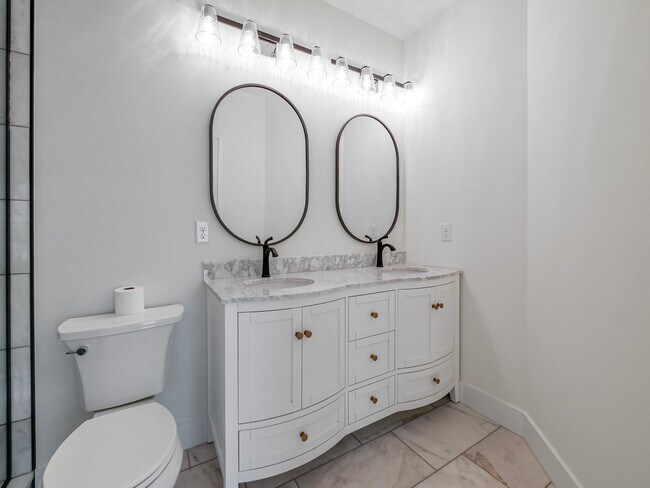 Building Photo - 102 Sunset Dr