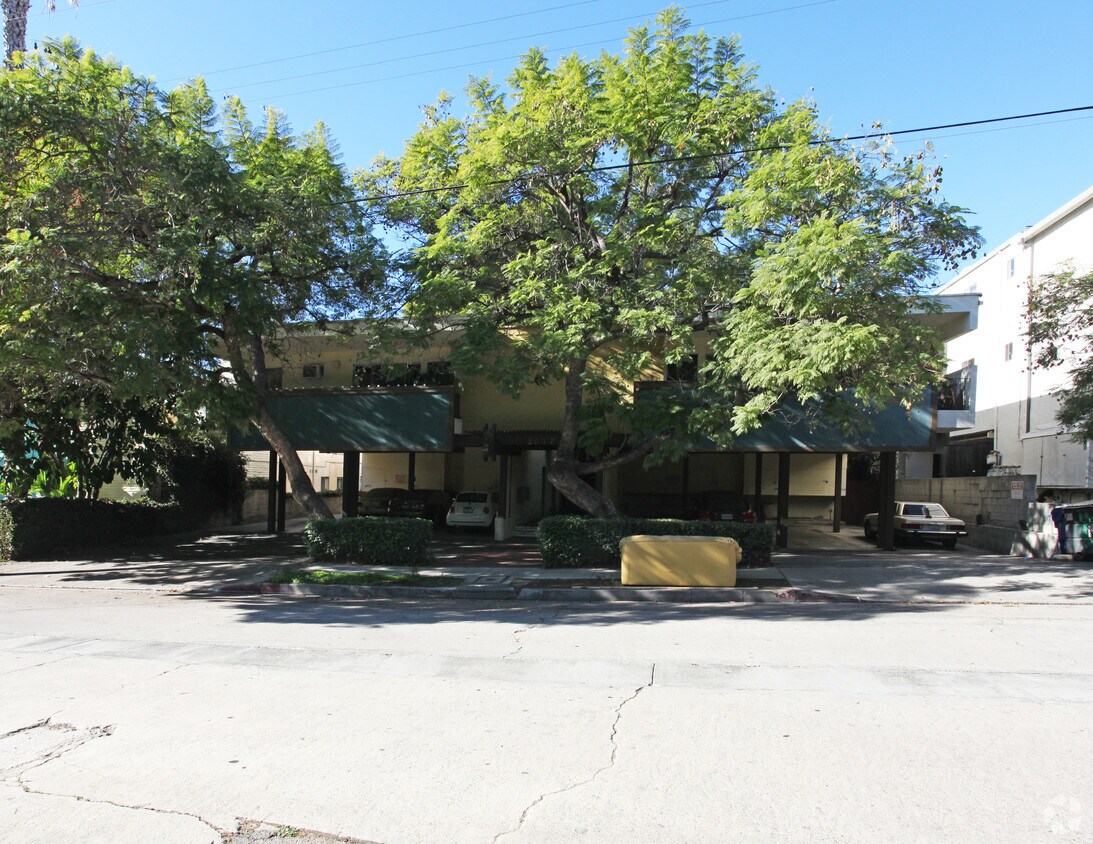 Building Photo - 2037 Rodney Dr