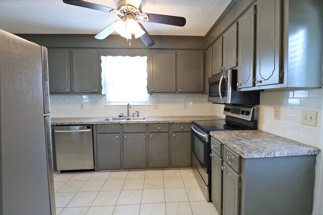 Foto del edificio - Charming Columbia Home Minutes to Fort Jackson! Available March 2026!