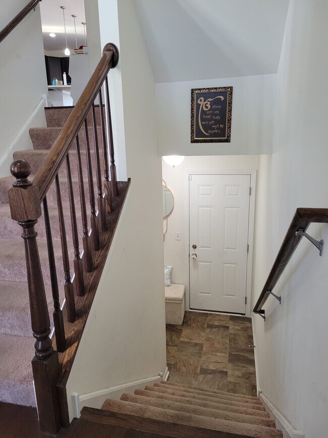 Building Photo - 861 Lewisburg Ln