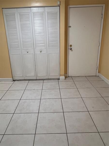 Building Photo - 8810 Fontainebleau Blvd