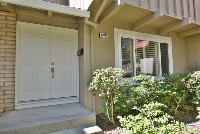 Foto del edificio - Beautiful Updated 3 Bedroom 2.5 Bath Townhouse in Desirable Cupertino Community!