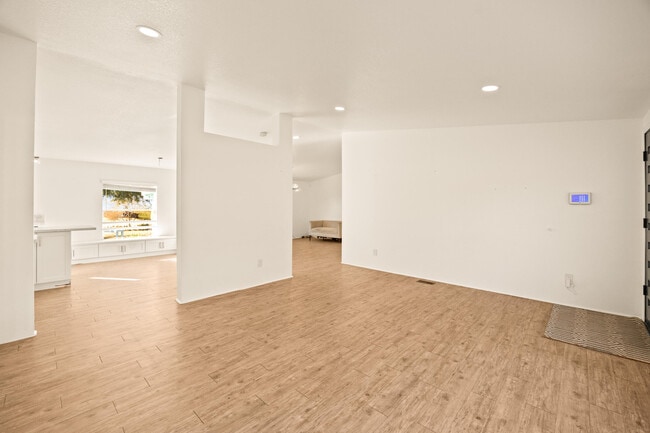Building Photo - 62851 Aberdeen Dr