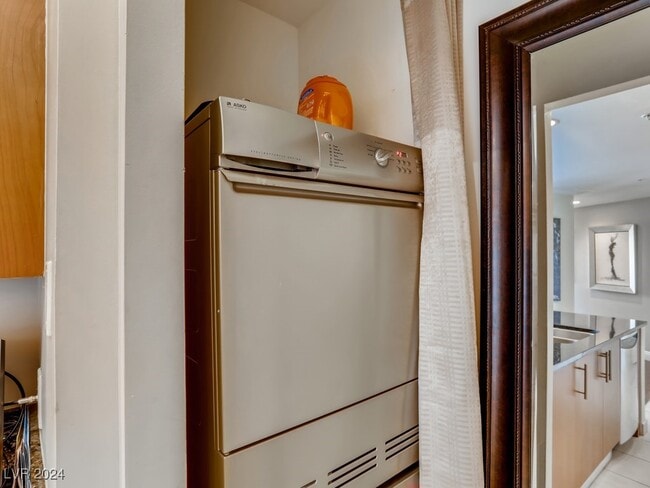 Foto del edificio - 200 W Sahara Ave