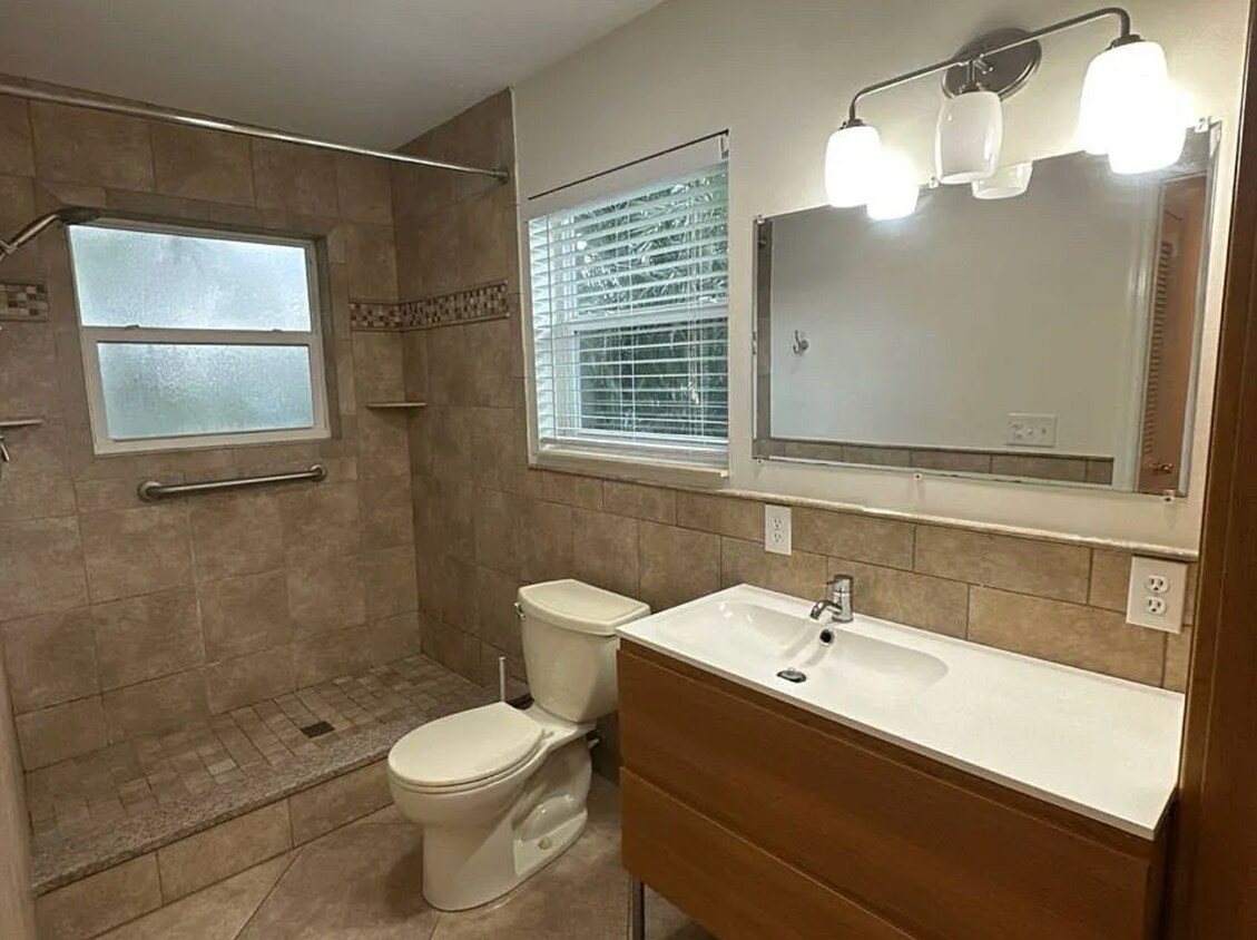 Foto del edificio - Maple St NE, Saint Petersburg