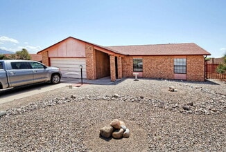 Building Photo - 4542 Pyrite Ct NE