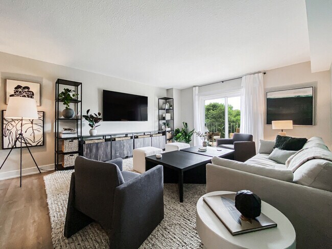 Foto del edificio - The Plaza Apartments