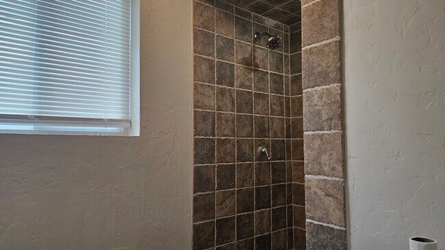 Foto del edificio - 4 Bedroom Bench Home Fully Remodeled