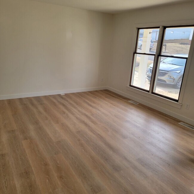 Foto del edificio - 4 Bedroom Home in St. Charles  $2695