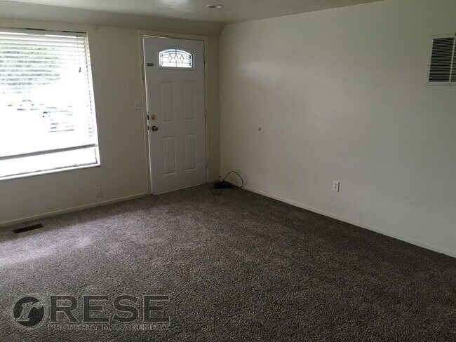 Building Photo - West Jordan Duplex w carport AVAILABLE NOW!!
