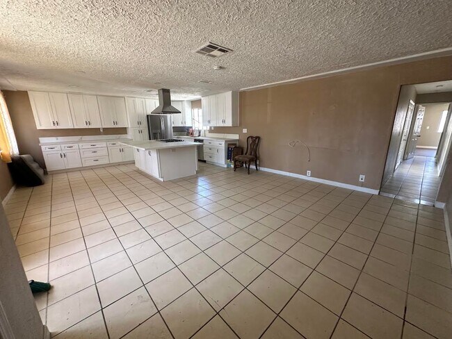 Foto del edificio - 17376 San Bernardino Ave