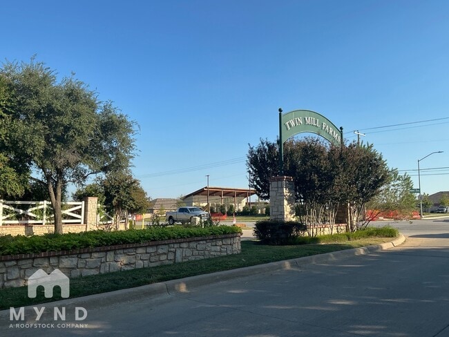 Building Photo - 5013 Cedar Springs Dr