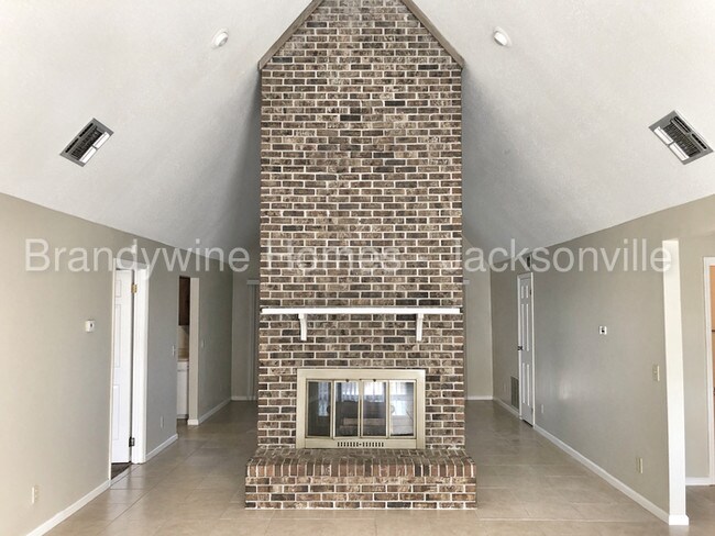 Foto del edificio - Now Available!