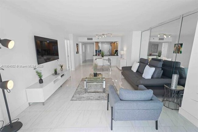 Photo - 1717 N Bayshore Dr Apartment