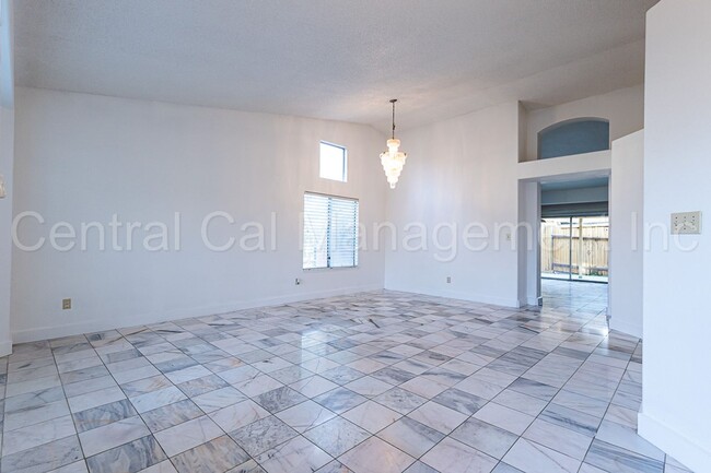 Foto del edificio - 4 Bedroom/2 Bath Home Near Brimhall and Co...