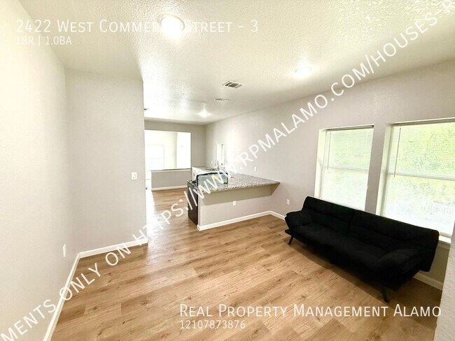 Foto del edificio - 2422 W Commerce St