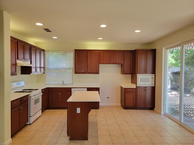 Foto del edificio - Coming Soon!  3 bedroom with 2.5 baths home with large bonus room