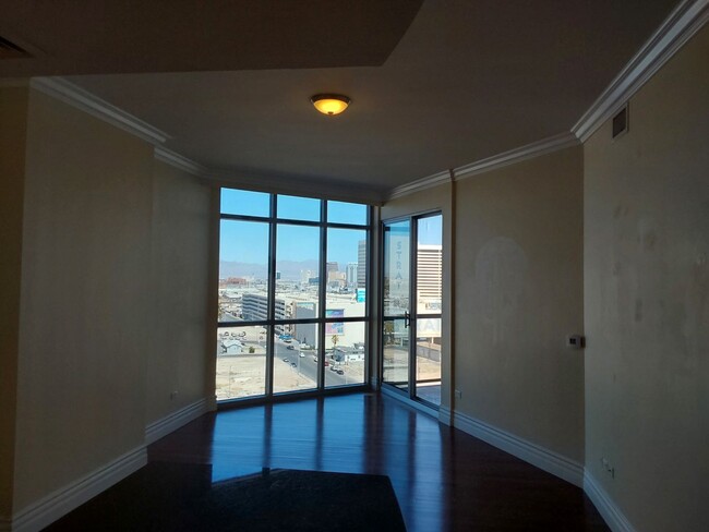 Foto del edificio - For Rent: Stunning 1 Bed at Allure High Rise