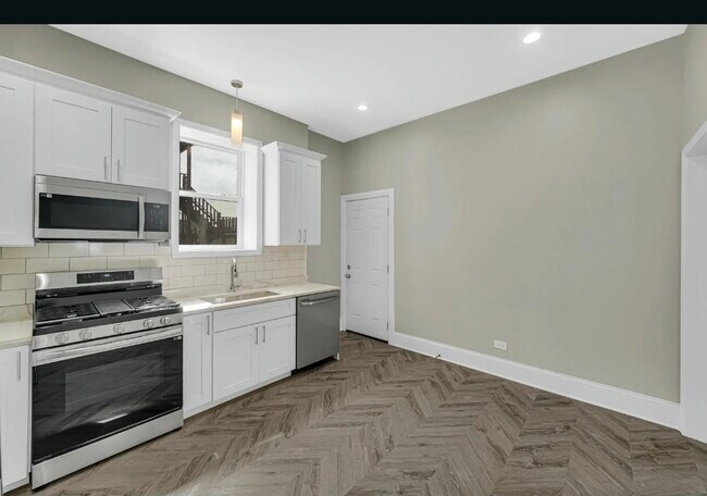 Building Photo - 5626 S Wells St