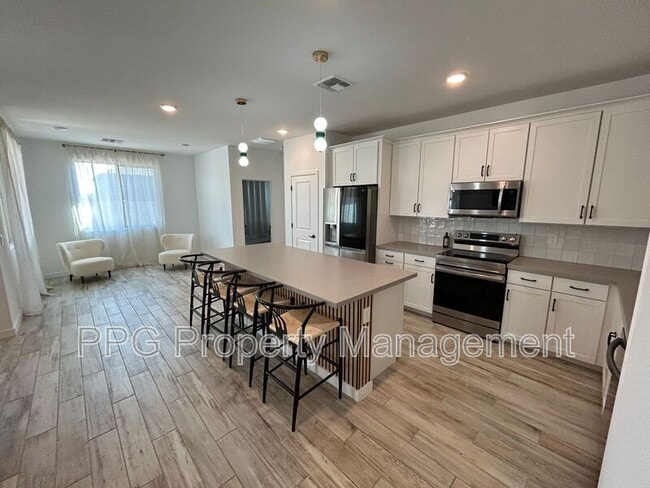 Building Photo - 18467 W Country Club Terrace