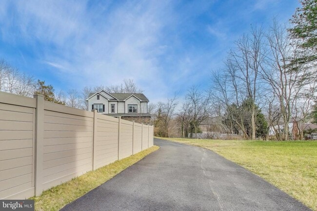 Building Photo - 3897 Hillview Ct