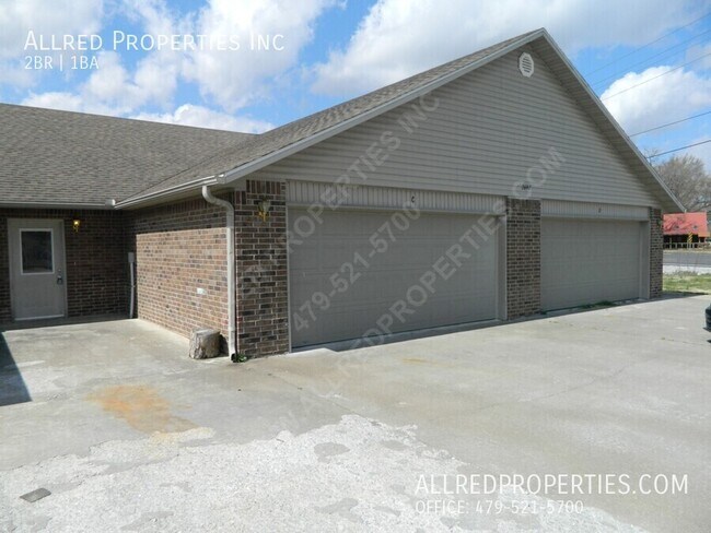 Building Photo - 2697 N Center St