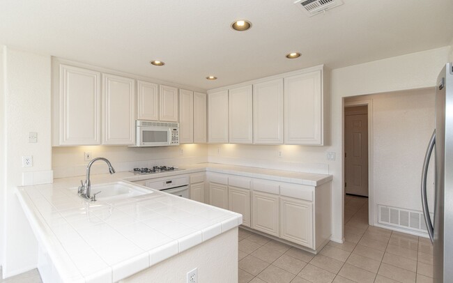 Building Photo - Wonderful 2 Bedroom Home in Avaira.
