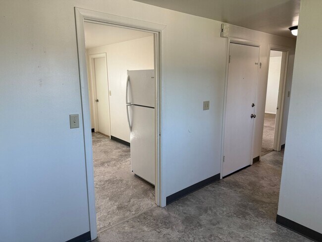 Foto del edificio - Large upstairs 2 bedroom apartment!