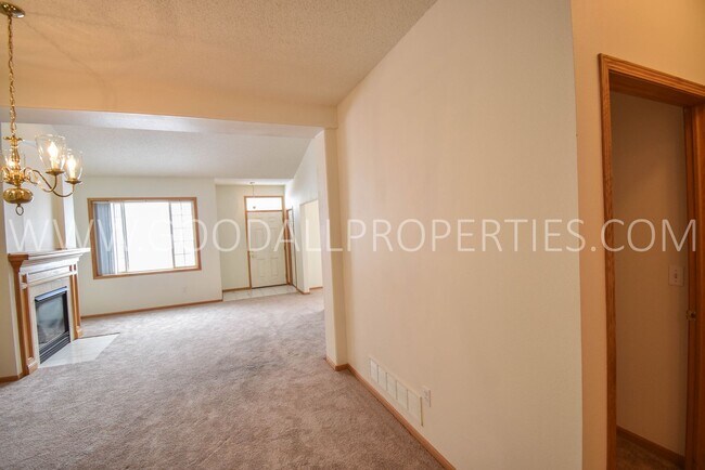 Foto del edificio - 2 Bedroom Ranch Townhome in West Des Moines