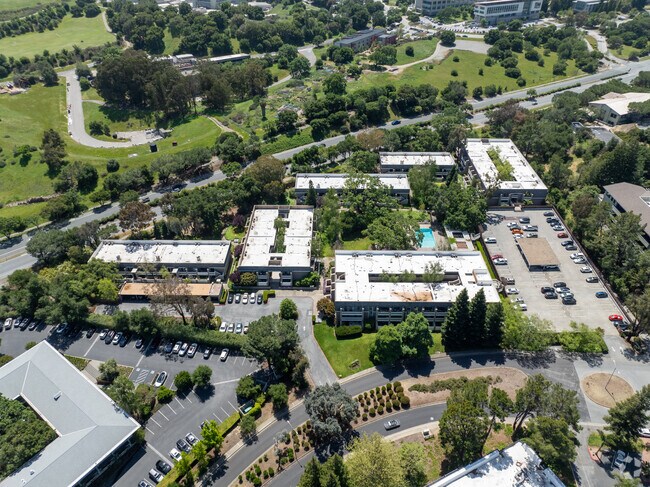 Foto del edificio - 675 Sharon Park Dr