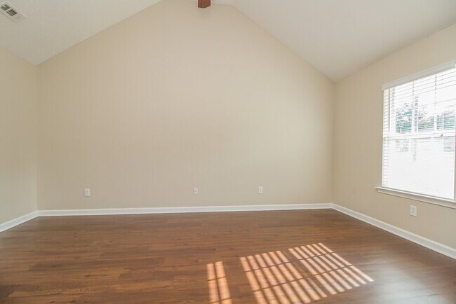 Foto del edificio - 2244 Rosecran Cir
