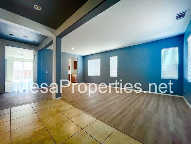 Building Photo - 10987 Mesa Linda St