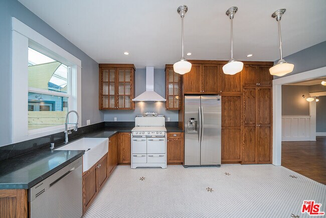 Foto del edificio - 137 N Dillon St