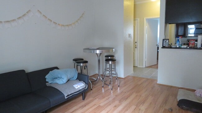 Foto del edificio - Beautiful 2 bed 1 bath condo 3 blocks from UT.