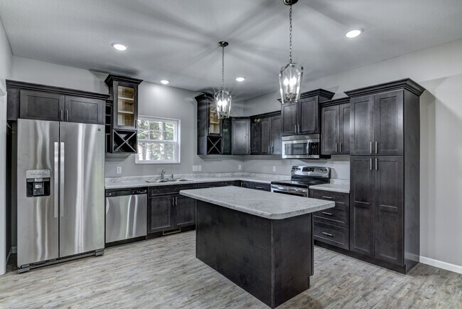 Foto del edificio - 4 bed, 2 bath